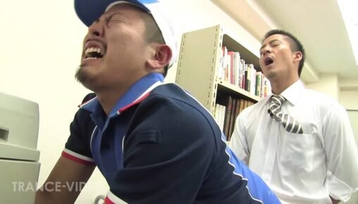 หนุ่มส่งพัสดุ โดนลูกค้าเย็ดเสียว